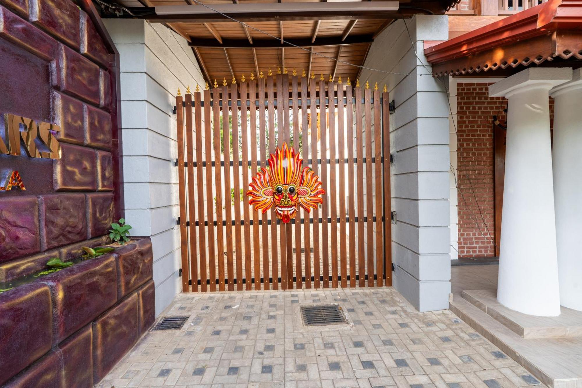 Golden Stars Hotel Dambulla Exterior foto