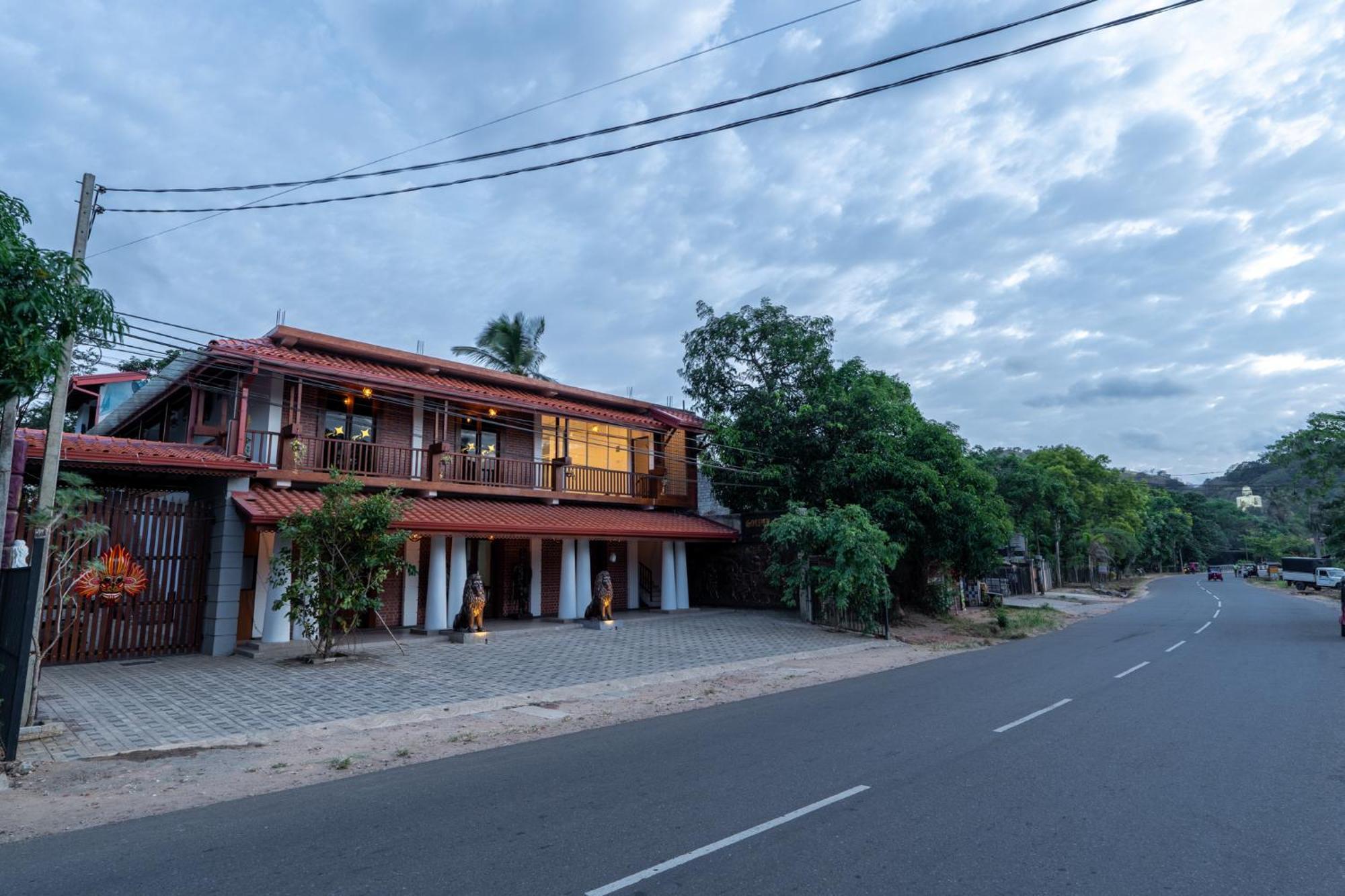 Golden Stars Hotel Dambulla Exterior foto